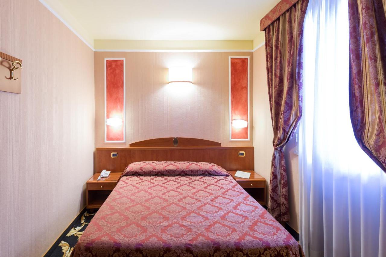 Boutique Hotel Puccini มอนเตกาตินี แตร์เม ภายนอก รูปภาพ