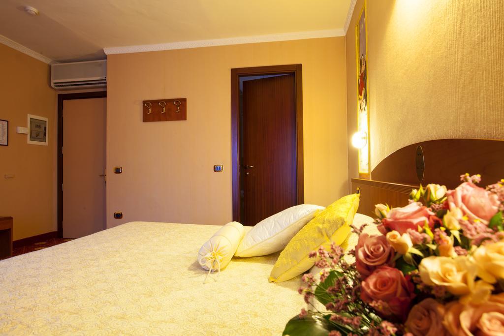Boutique Hotel Puccini มอนเตกาตินี แตร์เม ภายนอก รูปภาพ