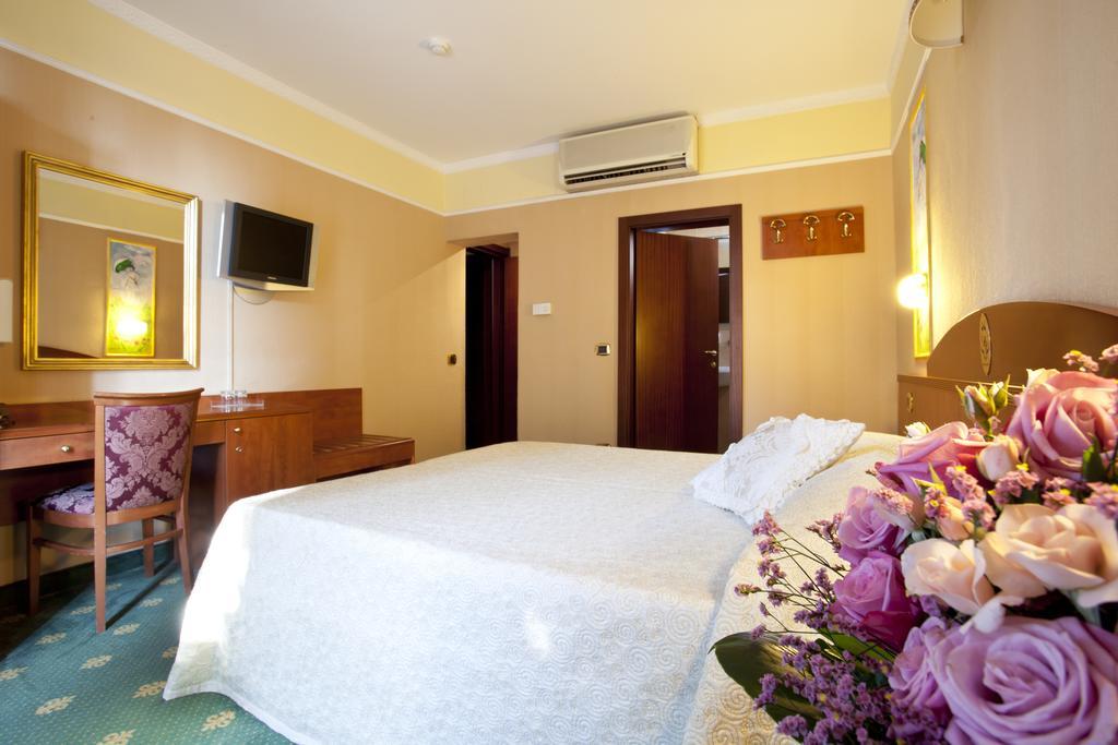 Boutique Hotel Puccini มอนเตกาตินี แตร์เม ภายนอก รูปภาพ